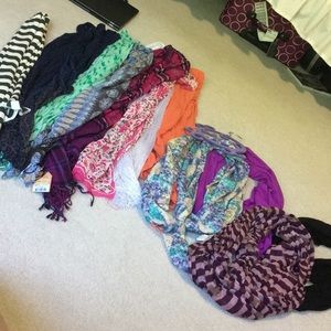 LOT OF 13 SCARVES